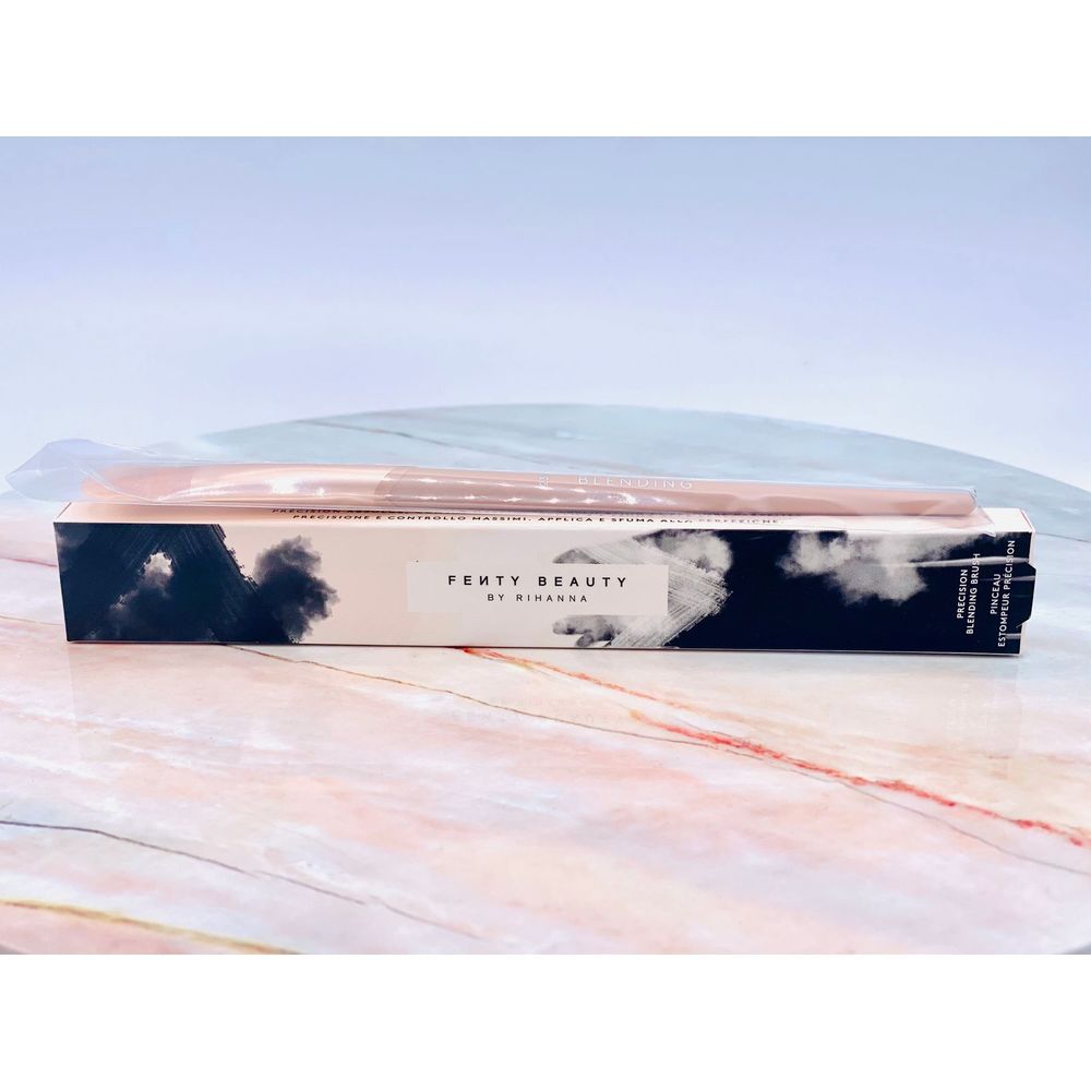 Fenty Beauty Blending Eyeshadow Brush 230